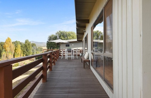 Merrijig Apartment | Redgum Apartment - Merrijig - Sleeps 7