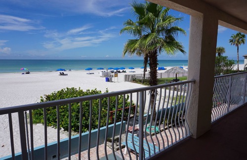 Redington Shores Condo | Redington Surf Resort 15 Quaint Beach Front Condo Motel with Gulf View