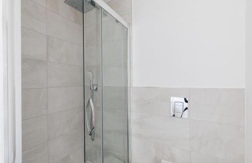 Bristol House | Redland Stay In Bespoke Home 1 of 2