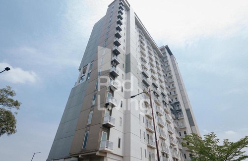 Serpong Hotel | RedLiving Apartemen Easton Park Serpong with Netflix