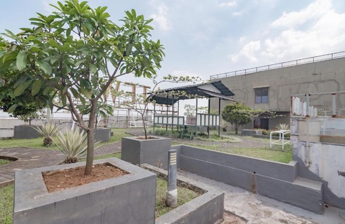 Bandung Hotel | RedLiving Apartemen Gateway Cicadas - QQ Property Tower Emerald A