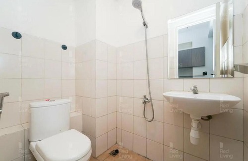 Cikarang Hotel | RedLiving Apartemen Riverview Residence - TOHA Room Tower Mahakam