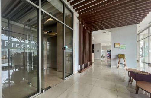 Bekasi Apartment | RedLiving Apartemen Springlake Summarecon - Happy Rooms with Netflix
