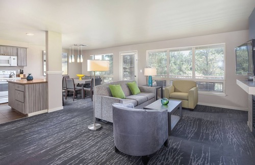 Redmond Resort | Redmond, OR: 2 Bedroom Condo with Balcony, Mini Kitchen, 2 Pools, 3 Golf Courses