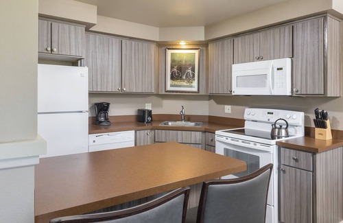Redmond Resort | Redmond, OR: 2 Bedroom Condo with Balcony, Mini Kitchen, 2 Pools, 3 Golf Courses