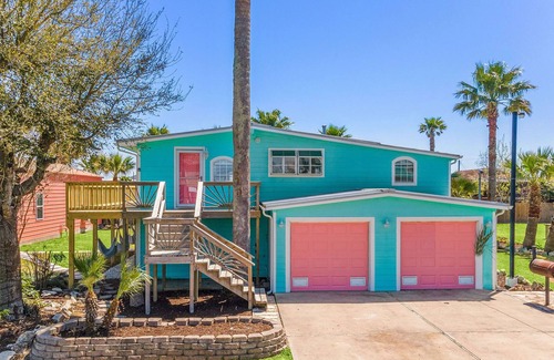 Dickinson House | Redneck Riviera|BeachBox| Pool/Large Outdoor Space