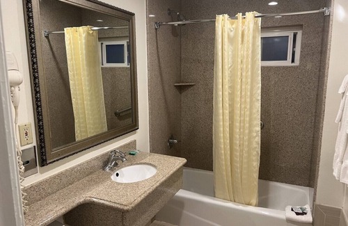 South Redondo Hotel | Redondo Inn and Suites