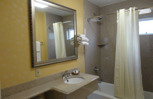 South Redondo Hotel | Redondo Inn and Suites