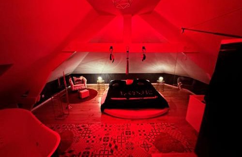 Douchy-les-Mines Hotel | Redroom Loveroom Chambre Spa privative Insolite Thème 50 nuances de grey