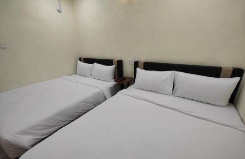 Kampung Penarik Hotel | Reds Roomstay Pantai Penarik 2
