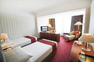 Gambir Hotel | Redtop Hotel & Convention Center