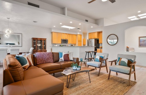 Vistoso Hills House | REDUCED 1st SEASON! Gated Modern Home, Heated Pool & Spa. Conveniently Located