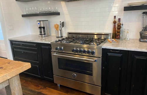 Mountainaire House | Reduced rates: Our chic home sleeps 9, has hot tub and 3rd floor balcony