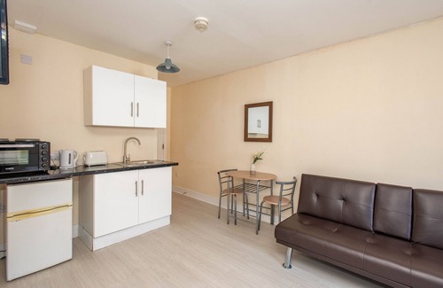 London Borough of Bromley Apartment | *Reduced Rates* *REFURBISHED* Studio (1) 25 Mins approx. to London Bridge