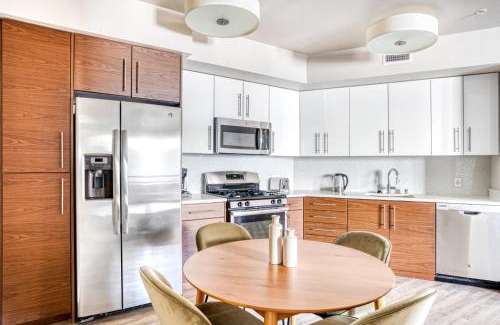 Centennial Apartment | Redwood City 2BR w Gym Parking nr Caltrain SFO-607