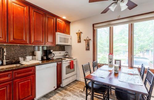 Windham House | Redwood Retreat in Windham - Pool! Tennis!