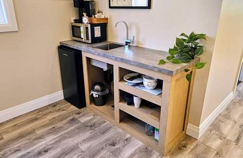 Historic Old Town Apartment | Redwood Suite (Broken Pine)