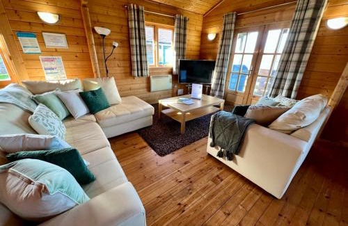 Ampney Crucis House | Reeds Lodge, Lake Pochard