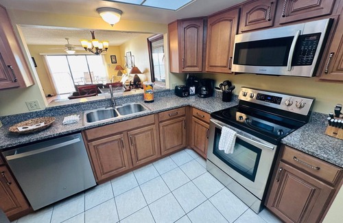 Indian Rocks Beach Condo | Reef Club Indian Rocks Beach Top Floor Gulf Views