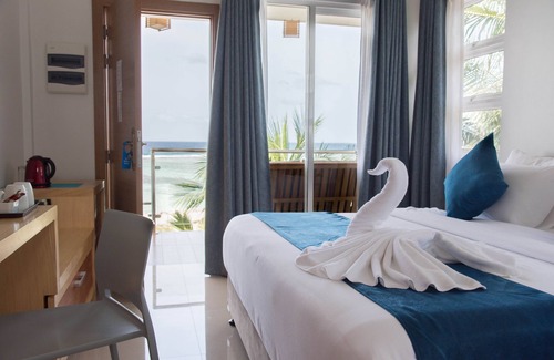 Thulusdhoo Island House | Reef Edge Thulusdhoo