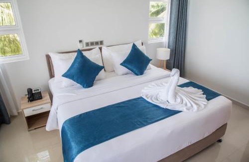 Thulusdhoo Island House | Reef Edge Thulusdhoo, Maldives