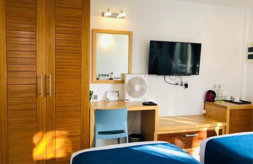 Thulusdhoo Island House | Reef Edge Thulusdhoo, Maldives
