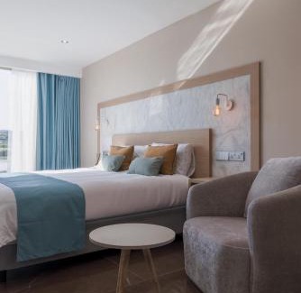 Marsalforn Hotel | Reef Hotel & Spa