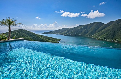 Seagrape Hill House | Reef Madness Villa ~ Private infinity pool + Tesla Solar