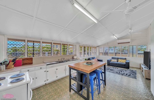 Kurrimine Beach House | Reef Shack Beach Vibes Stroll to the beach