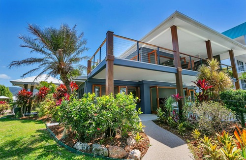 Clifton Beach House | Reeflections Beachfront Holiday House