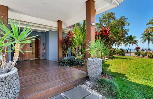 Clifton Beach House | Reeflections Beachfront Holiday House