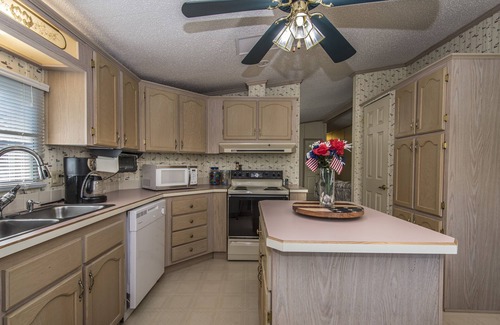 Prosperity House | Reel-m-Inn House on big water Lake Murray