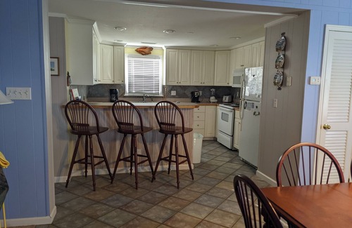 Hatteras House | Reelin' Inn - Hatteras; Spectacular Sunsets, Dog friendly, WiFi, and Hot tub!