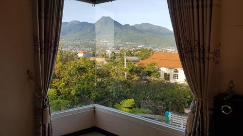 Sidomulyo Villa | REESTY VILLA KOLAM RENANG VIEW GUNUNG dekat ALUN2