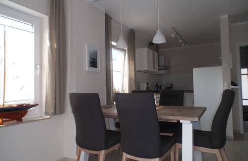 Juliusruh House | Reetkoje - thatched house with fireplace, sauna, WiFi - between Bodden and Baltic Sea