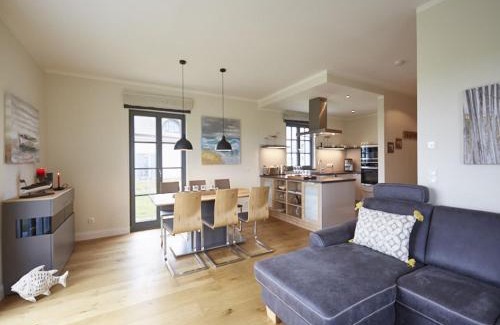 Kreptitz House | Reetland am Meer - Premium Reetdachvilla mit 3 Schlafzimmern, Sauna und Kamin E19