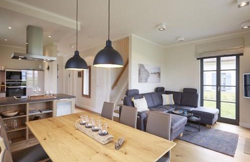Kreptitz House | Reetland am Meer - Premium Reetdachvilla mit 3 Schlafzimmern, Sauna und Kamin E19