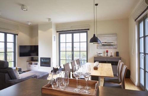 Kreptitz House | Reetland am Meer - Premium Reetdachvilla mit 3 Schlafzimmern, Sauna und Kamin E19