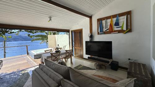 Cambaquara House | Refúgio na natureza com vista espetacular em Ilhabela