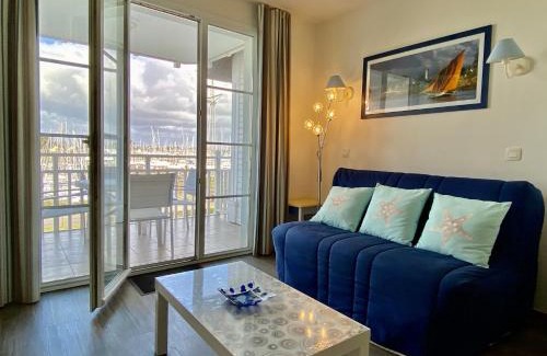 Arzon Apartment | REF 060 Appartement pour quatre personnes résidence avec piscine vue Port Crouesty ARZON
