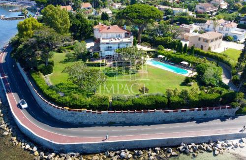 Cap-d'Antibes Villa | REF 137 - Cap d'Antibes seafront - Villa for rent