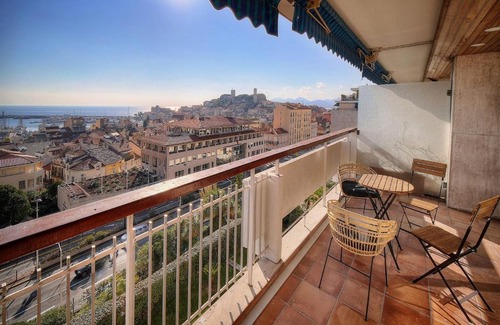 Cannes Old Town Apartment | REF 1454 - Renovated 2 bedroom apartment - City center