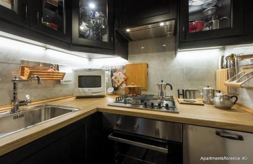 Duomo Apartment | Refined 2-Bedroom Apartment with Stunning Views in Florence's Heart