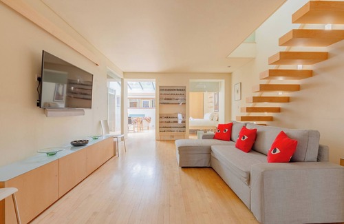 Earl's Court Apartment | Refined 3BD Garden Retreat in the Heart of London