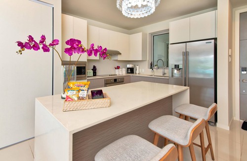 Montego Bay Apartment | Refined & Deluxe Oceanfront Condo in Montego Bay