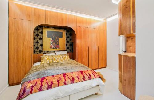 Quartier de la Monnaie Apartment | Refined Elegance in Central Paris