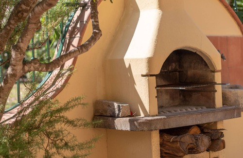 Sos Alinos Apartment | Refined tavern with fireplace