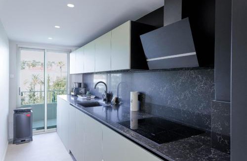 Cannes Old Town Apartment | Reflets d'Azur - Vue mer, plage, neuf, moderne