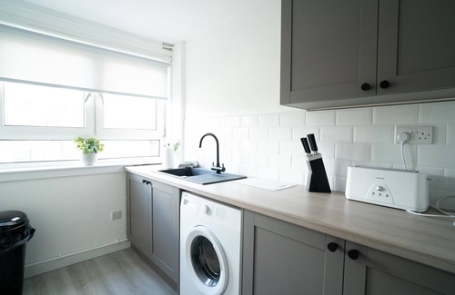Airdrie Apartment | Refreshing Modern Apartment in North Lanarkshire