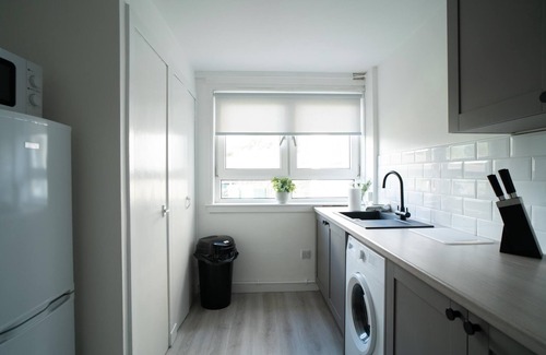 Airdrie Apartment | Refreshing Modern Apartment in North Lanarkshire